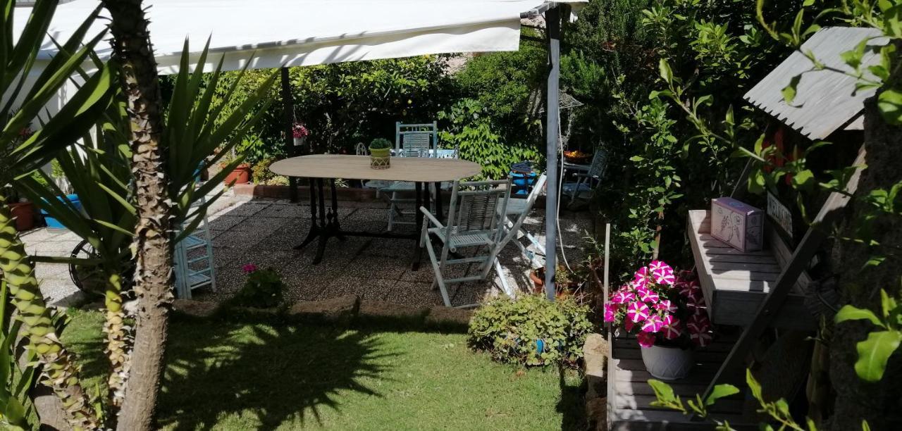La Porta Sulla Costa Bed and Breakfast San Pantaleo Exteriör bild