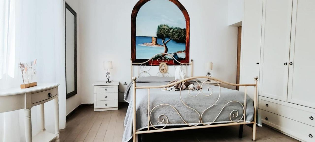 La Porta Sulla Costa Bed and Breakfast San Pantaleo Exteriör bild