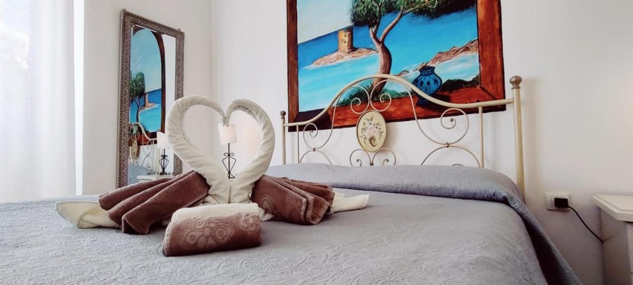 La Porta Sulla Costa Bed and Breakfast San Pantaleo Exteriör bild