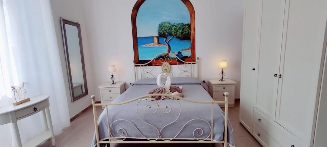 La Porta Sulla Costa Bed and Breakfast San Pantaleo Exteriör bild
