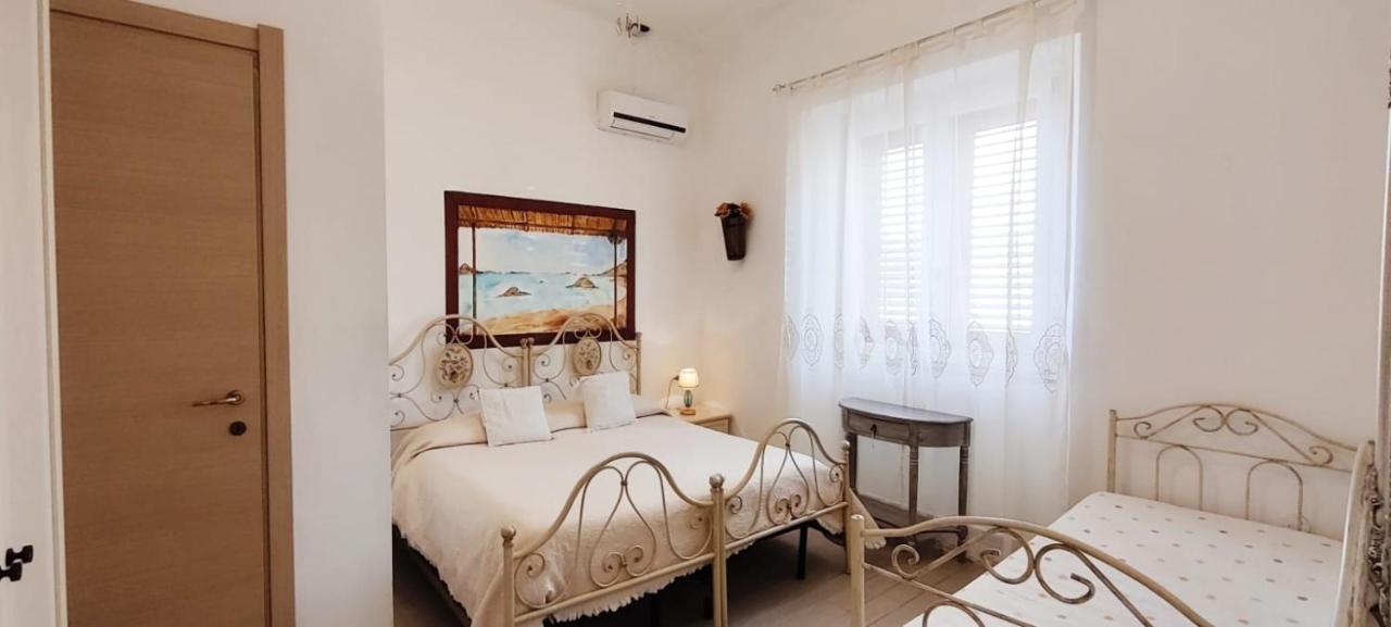 La Porta Sulla Costa Bed and Breakfast San Pantaleo Exteriör bild