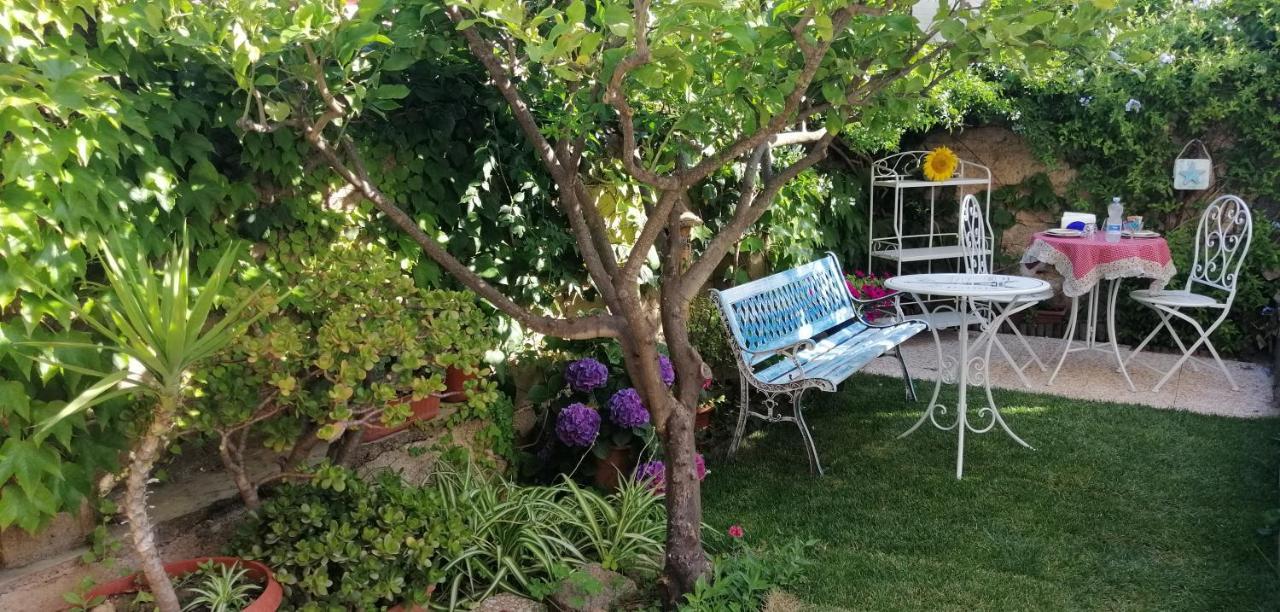 La Porta Sulla Costa Bed and Breakfast San Pantaleo Exteriör bild