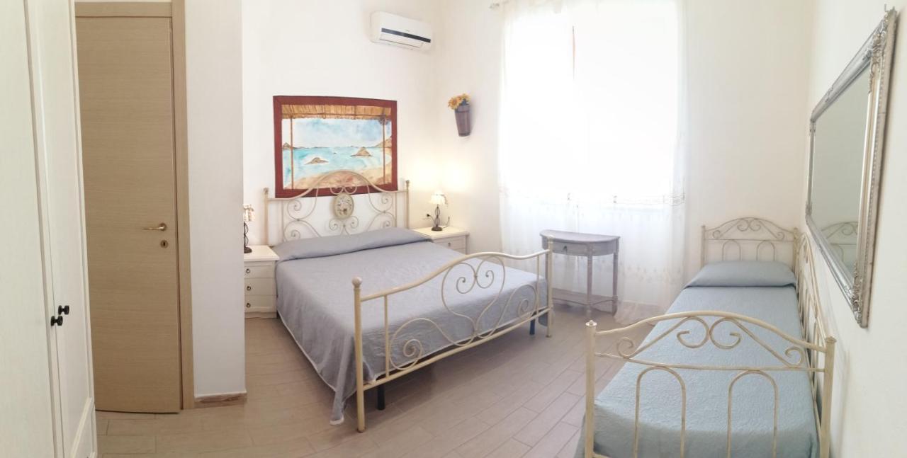 La Porta Sulla Costa Bed and Breakfast San Pantaleo Exteriör bild