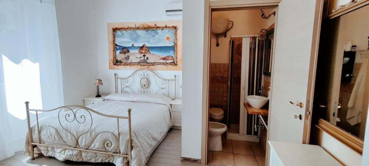 La Porta Sulla Costa Bed and Breakfast San Pantaleo Exteriör bild