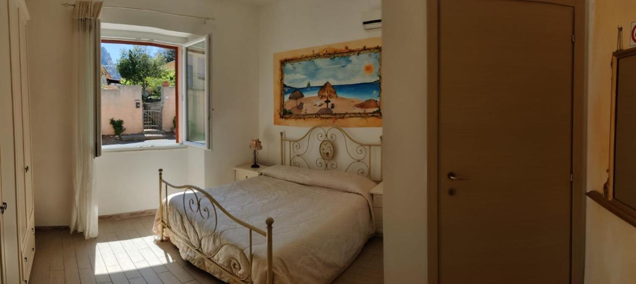 La Porta Sulla Costa Bed and Breakfast San Pantaleo Exteriör bild