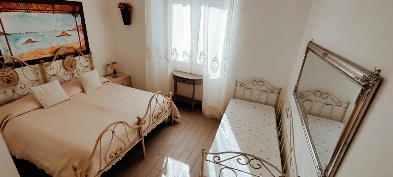 La Porta Sulla Costa Bed and Breakfast San Pantaleo Exteriör bild