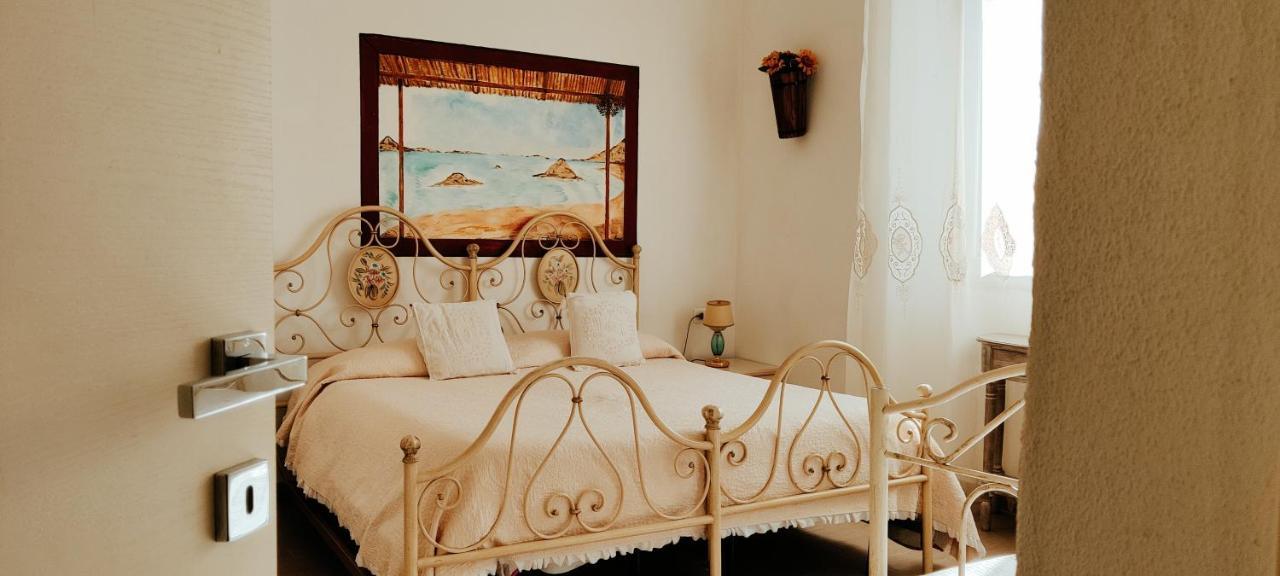 La Porta Sulla Costa Bed and Breakfast San Pantaleo Exteriör bild