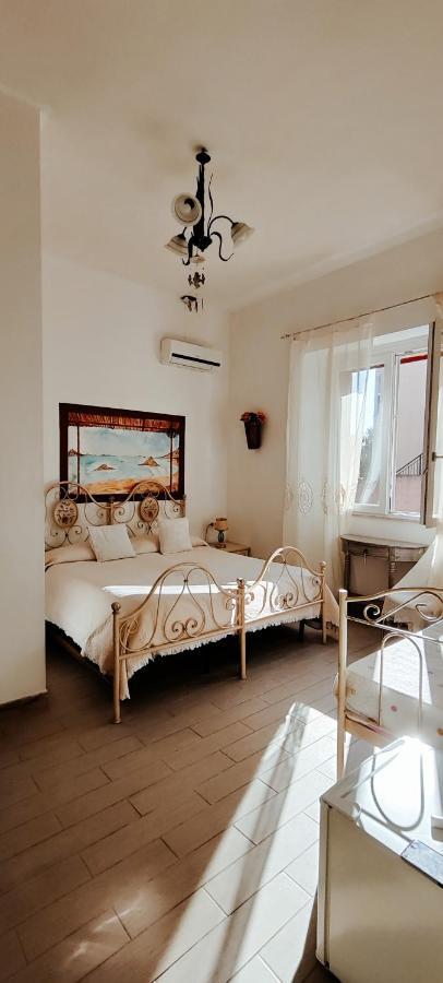 La Porta Sulla Costa Bed and Breakfast San Pantaleo Exteriör bild