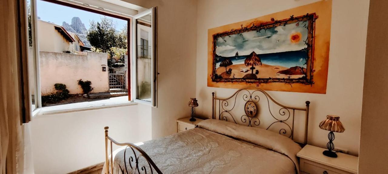 La Porta Sulla Costa Bed and Breakfast San Pantaleo Exteriör bild