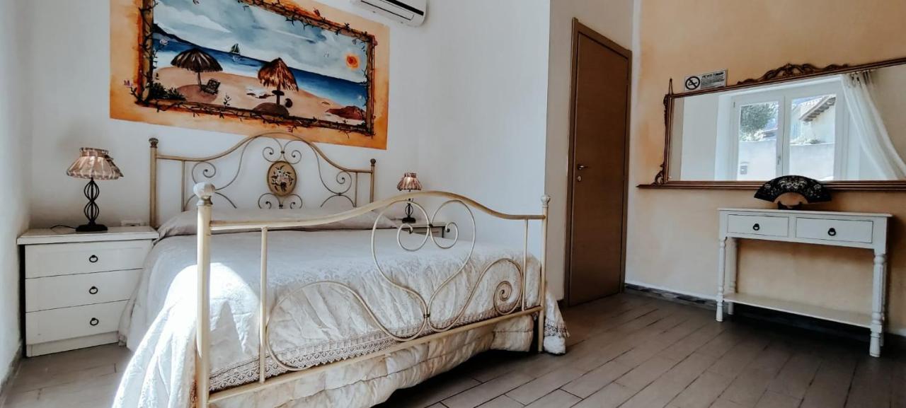 La Porta Sulla Costa Bed and Breakfast San Pantaleo Exteriör bild