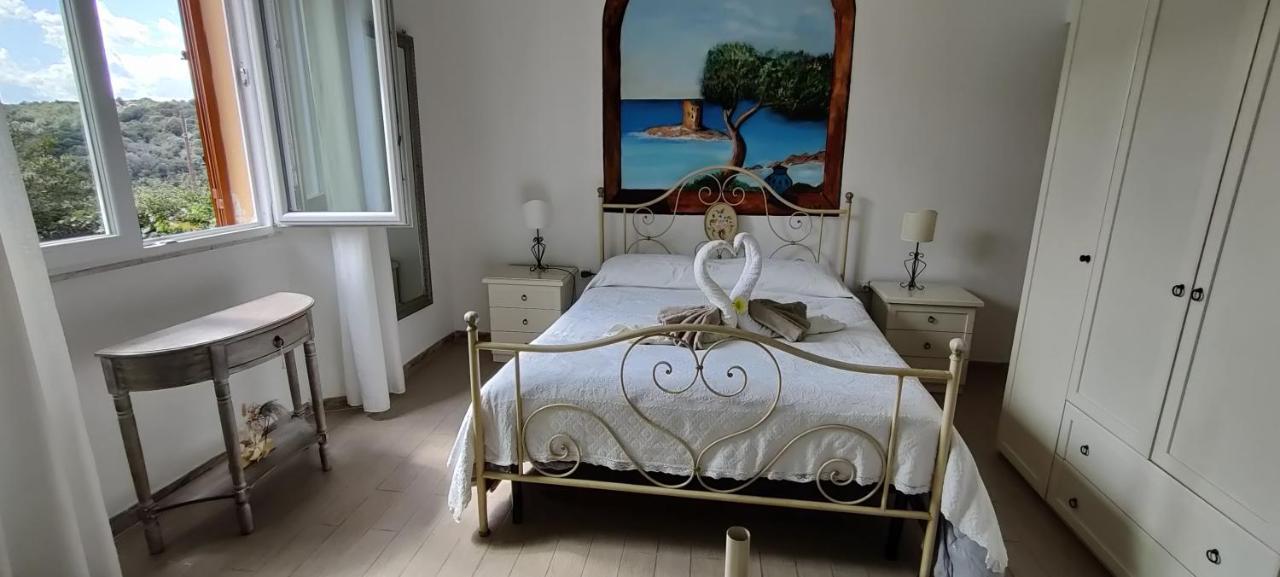 La Porta Sulla Costa Bed and Breakfast San Pantaleo Exteriör bild