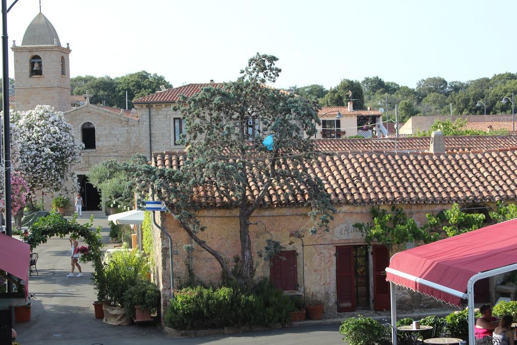 La Porta Sulla Costa Bed and Breakfast San Pantaleo Exteriör bild