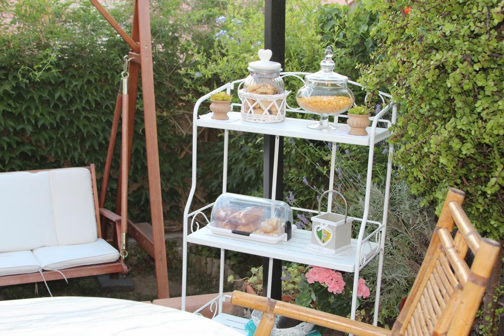 La Porta Sulla Costa Bed and Breakfast San Pantaleo Exteriör bild