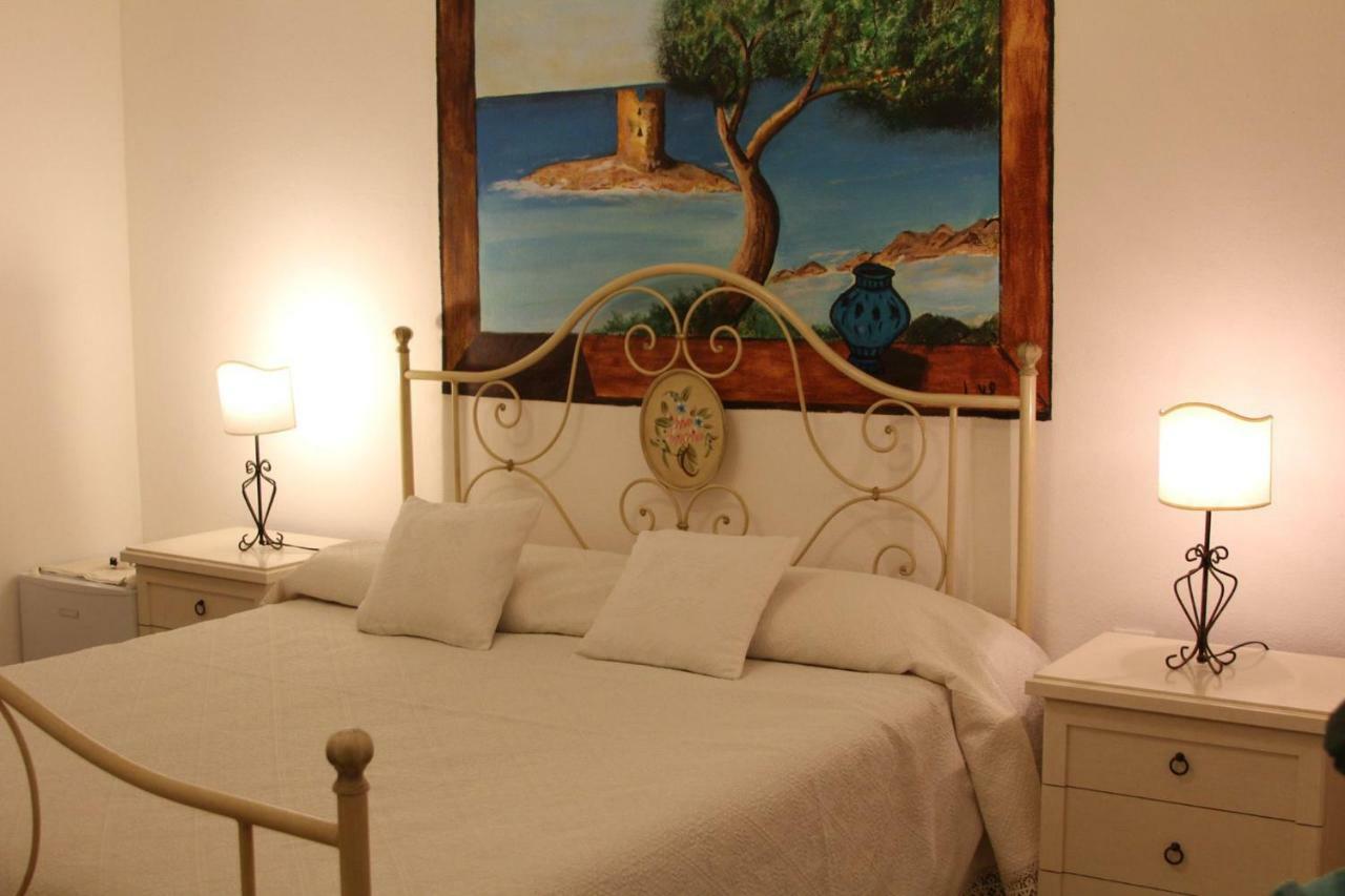 La Porta Sulla Costa Bed and Breakfast San Pantaleo Exteriör bild