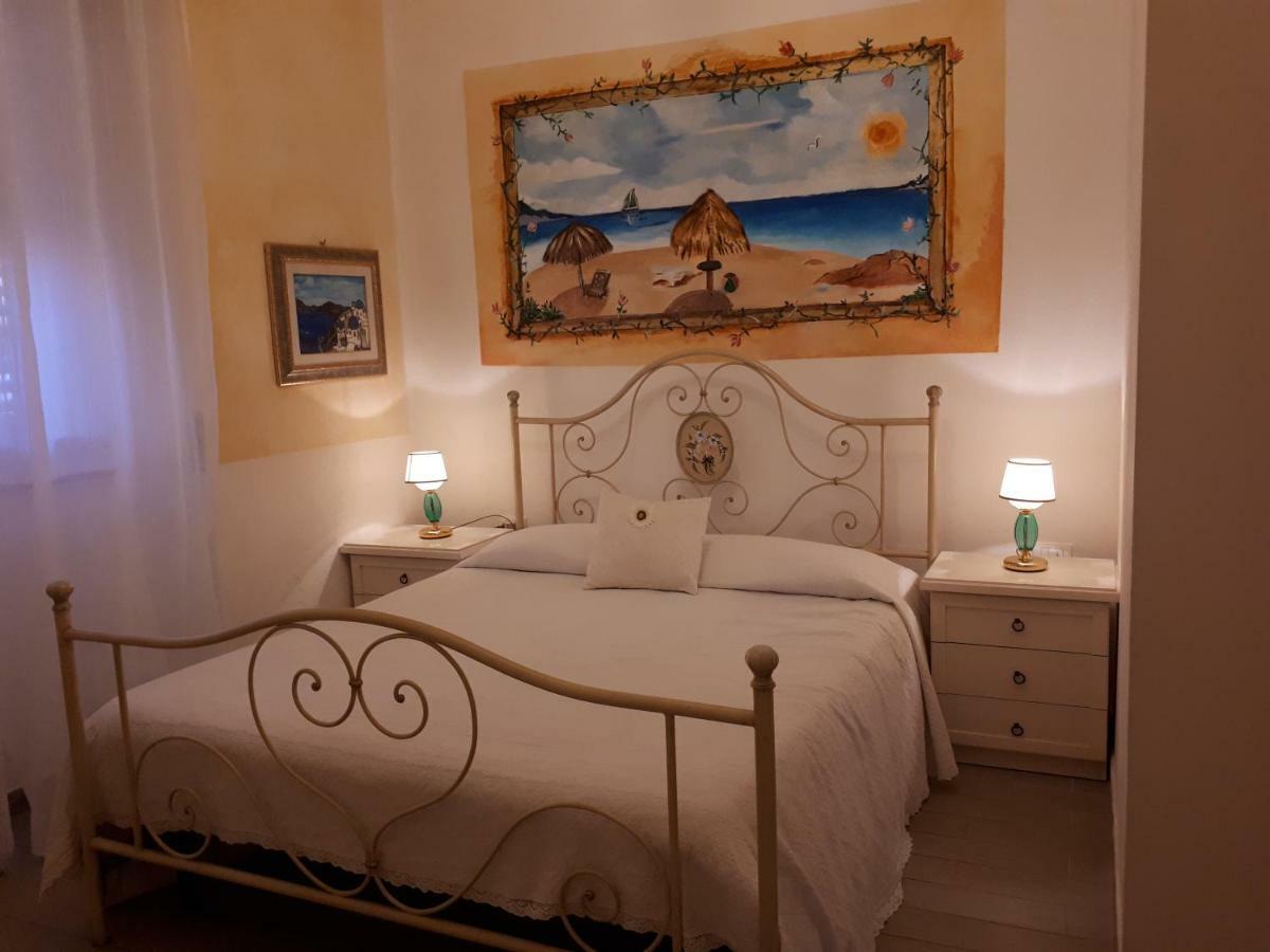 La Porta Sulla Costa Bed and Breakfast San Pantaleo Exteriör bild