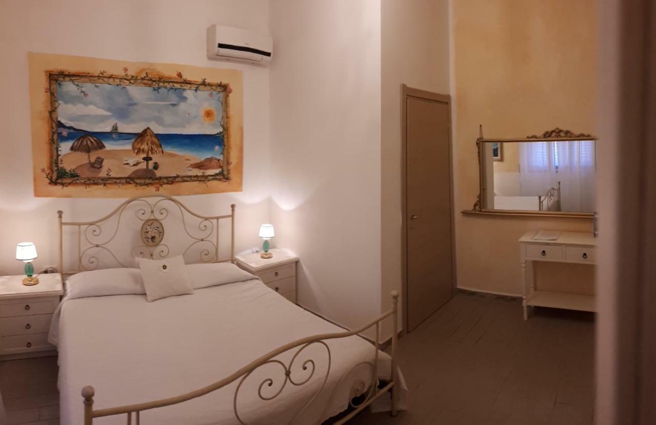 La Porta Sulla Costa Bed and Breakfast San Pantaleo Exteriör bild